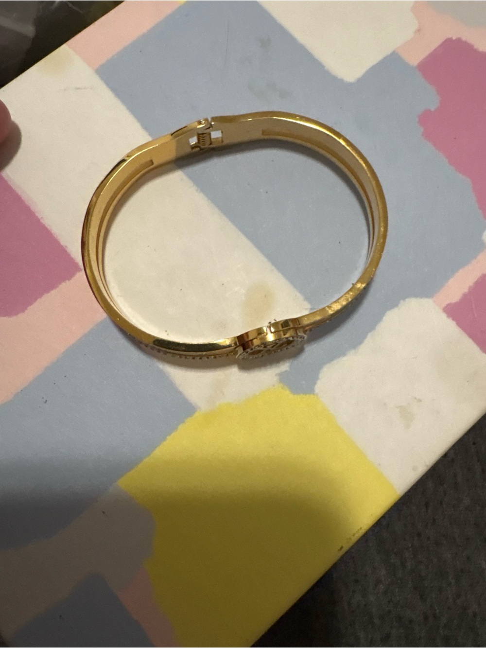Source Unknown Gold Tone Hinged Bangle Bracelet